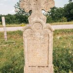 Крајпуташ Миљку и Раденку Милинковићима у Тометином Пољу (фото Бојан Радојичић)