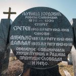 Споменик Сретену, Анђелку и Дамљану Јордовићима на Вијогор гробљу у Висибаби (фото Бојан Радојичић)