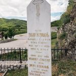 Споменик Јовану Ракићу испред Цркве Светог Јована Крститеља у Засељу (фото Бојан Радојичић)