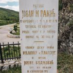 Споменик Јовану Ракићу испред Цркве Светог Јована Крститеља у Засељу (фото Бојан Радојичић)