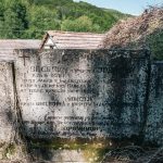 Споменик Веселину Станићу на гробљу поред потока у Засељу (фото Бојан Радојичић)