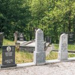 Споменик Милораду и Радомиру Марковићима на гробљу у Средњем селу у Засељу (фото Бојан Радојичић)