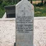 Споменик Милораду и Радомиру Марковићима на гробљу у Средњем селу у Засељу (фото Бојан Радојичић)