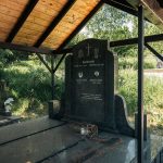 Споменик Јеврему Шапоњићу на гробљу у Барицама, Акмачићи (фото Бојан Радојичић)