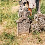 Споменик Милу и Јевђенију Шапоњићима на гробљу у Барицама, Акмачићи (фото Бојан Радојичић)