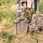 Споменик Милу и Јевђенију Шапоњићима на гробљу у Барицама, Акмачићи (фото Бојан Радојичић)