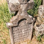 Споменик Милу и Јевђенију Шапоњићима на гробљу у Барицама, Акмачићи (фото Бојан Радојичић)
