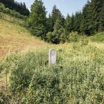 Крајпуташ Драгомиру и Ивку Луковићима у Белој Реци (фото Бојан Радојичић)