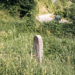 Крајпуташ Драгомиру и Ивку Луковићима у Белој Реци (фото Бојан Радојичић)