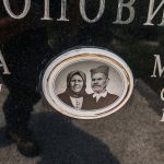 Споменик Максиму Поповићу на Поповића гробљу у Божетићима (фото Бојан Радојичић)