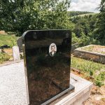 Споменик Максиму Поповићу на Поповића гробљу у Божетићима (фото Бојан Радојичић)