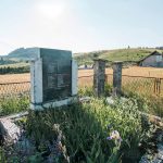 Крајпуташи Владимиру Зекавици и Рајку Шапоњићу у Јасенову (фото Бојан Радојичић)