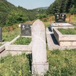 Споменик Миловану Шукићу на гробљу на потесу Бјелин у Радоињи (фото Бојан Радојичић)