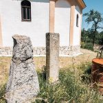 Споменик Милуну Пјановићу у порти Цркве Светих Апостола Петра и Павла у Рутошима (фото Бојан Радојичић)