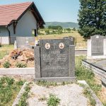 Споменик Владу и Радомиру Гордићима на Гордића гробљу у Рутошима (фото Бојан Радојичић)