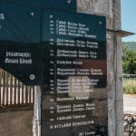 Спомен плоча на звонику код школе у Рутошима (фото Бојан Радојичић)