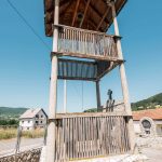 Спомен плоча на звонику код школе у Рутошима (фото Бојан Радојичић)