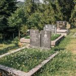 Споменик Млађену Поповићу на гробљу у Попадићима, Брдо (фото Бојан Радојичић)