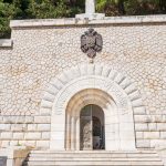 Маузолеј на острву Видо (фото Бојан Радојичић)