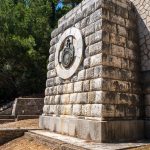 Маузолеј на острву Видо (фото Бојан Радојичић)