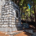 Маузолеј на острву Видо (фото Бојан Радојичић)