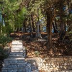 Плоча са стиховима из Плаве гробнице на острву Видо (фото Бојан Радојичић)