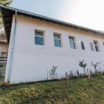 Спомен плоча Младену Симовићу на згради ОШ „Вук Ст. Караџић” ИО Доња Бела Река (фото Бојан Радојичић)