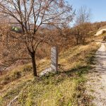 Крајпуташ Дучићима и Ракетићу у Дражевићима (фото Бојан Радојичић)