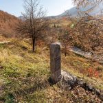 Крајпуташ Дучићима и Ракетићу у Дражевићима (фото Бојан Радојичић)