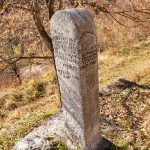 Крајпуташ Дучићима и Ракетићу у Дражевићима (фото Бојан Радојичић)