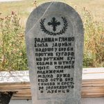 Крајпуташ браћи Јаџићима у Јасенову (фото Бојан Радојичић)