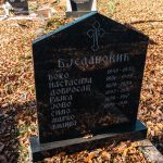 Споменик породице Бјелановић на гробљу Рашће у Дебељи, Божетићи (фото Бојан Радојичић)