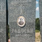 Споменик Радосаву Поповићу на гробљу у Госпавићима, Јасеново