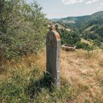 Крајпуташ браћи Поповићима у Кућанима, Јасеново (фото Бојан Радојичић)