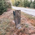 Крајпуташ Спасоју и Властимиру Јоцовићима на Равном брду у Ојковици, Јасеново (фото Бојан Радојичић)