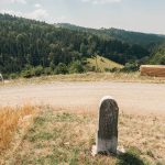 Крајпуташ Радиши Поповићу у Кућанима, Јасеново (фото Бојан Радојичић)