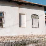 Спомен плоча на школи у Јасенову (фото Бојан Радојичић)