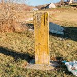 Крајпуташ браћи Јовану и Дамљану Млађеновићима у Трудову, Јасеново (фото Бојан Радојичић)