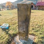 Крајпуташ браћи Јовану и Дамљану Млађеновићима у Трудову, Јасеново (фото Бојан Радојичић)