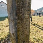 Крајпуташ браћи Јовану и Дамљану Млађеновићима у Трудову, Јасеново (фото Бојан Радојичић)