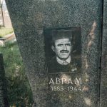 Споменик Авраму Ћурдићу на гробљу поред цркве у Негбини (фото Бојан Радојичић)