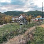 Крајпуташ Драгомиру и Давиду Ђокићима у Кремнима (фото Бојан Радојичић)