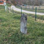 Крајпуташ Тодору Крсмановићу у Крсмановићима, Мокра Гора (фото Бојан Радојичић)