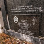 Спомен плоча Васу Матијевићу на гробљу у Бистровини у Виловима, Акмачићи (фото Бојан Радојичић)