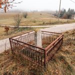 Крајпуташ Ивану Мандићу у Амзићима (фото Бојан Радојичић)