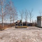 Споменик Петру Лековићу и спомен-плоча у Речицама (фото Бојан Радојичић)