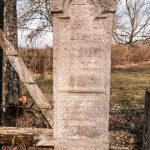 Крајпуташ Симу и Раденку Јакшићима у Мокрој Гори (фото Бојан Радојичић)