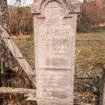 Крајпуташ Симу и Раденку Јакшићима у Мокрој Гори (фото Бојан Радојичић)